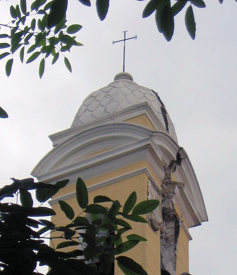 I campanile della Chiesa di San Rocco a Barano colpito da un fulmine il giorno 24 settembre 2010